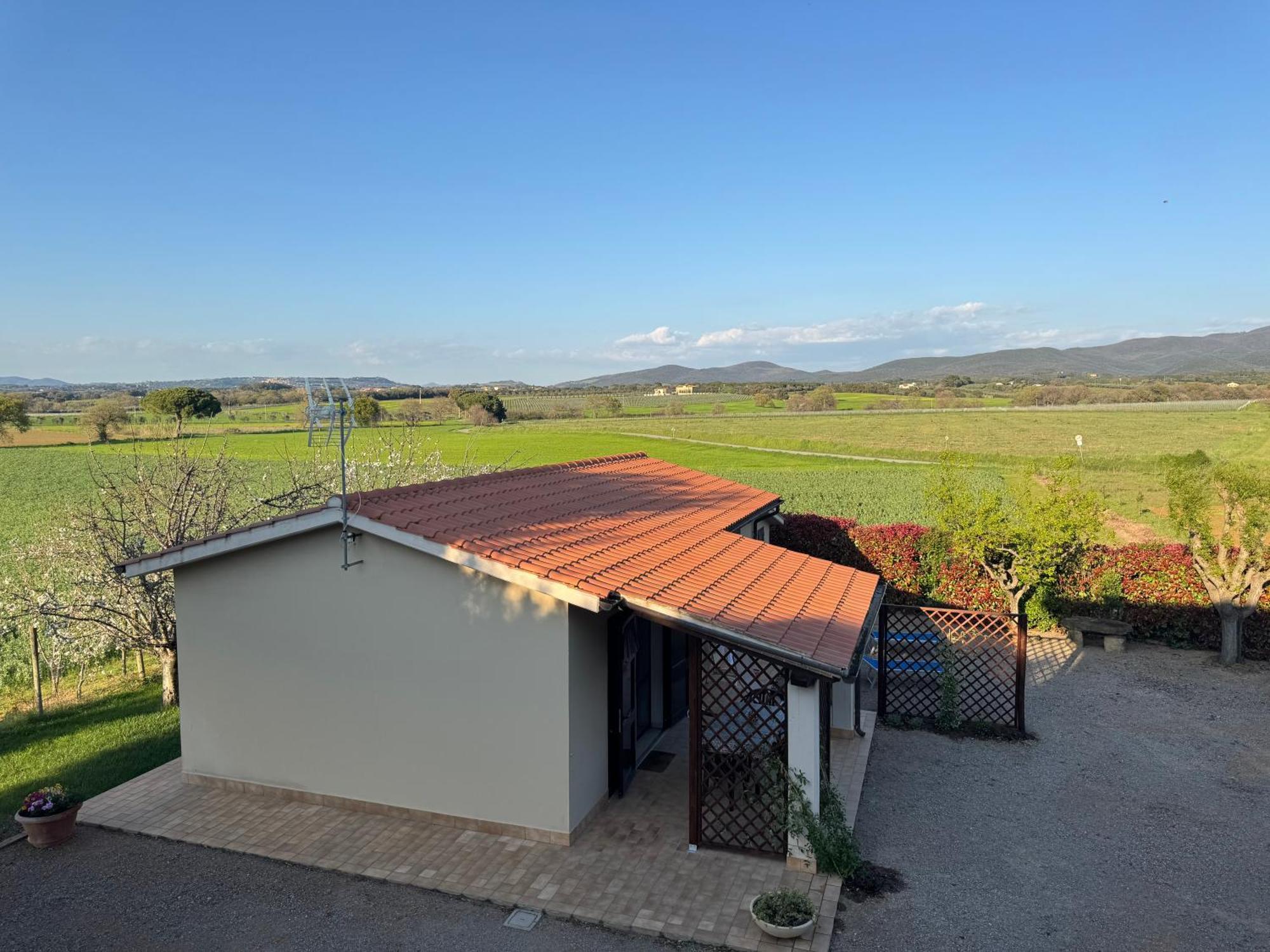 Agriturismo I Debbi Биббона Экстерьер фото