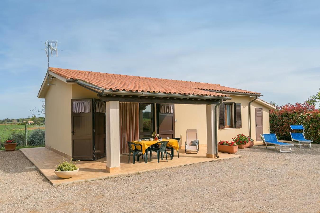 Agriturismo I Debbi Биббона Экстерьер фото